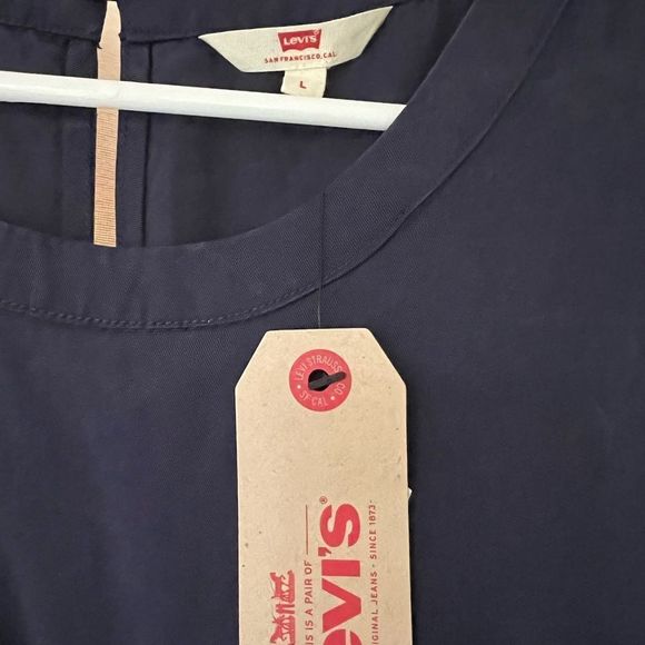 Levi’s Navy top, super soft - Picture 3 of 6